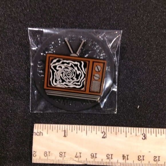 Steike Gently Retro TV Insanity  Enamel Pin - Picture 2 of 3